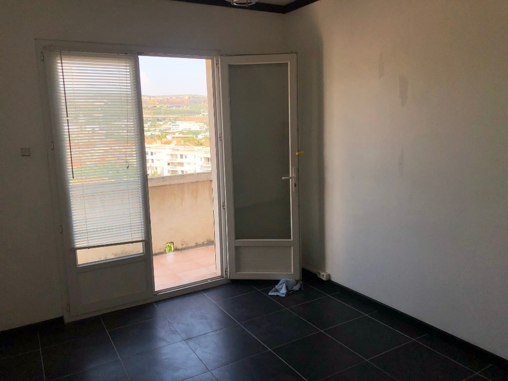 Appartement T3 13016 mourepiane Belle vue dégagée, terrain en restanque attenant et grande dépendance