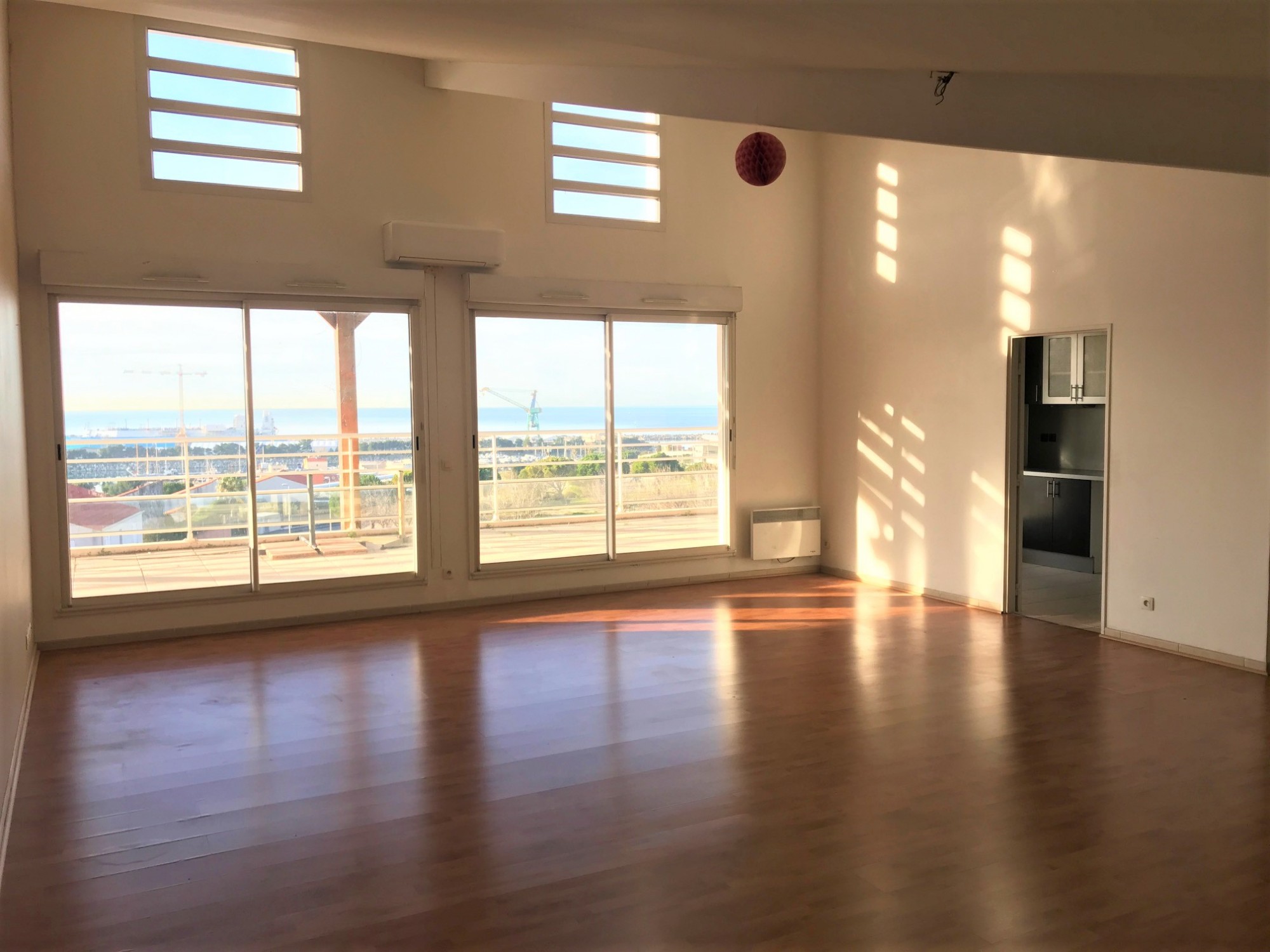 grand salon lumineux