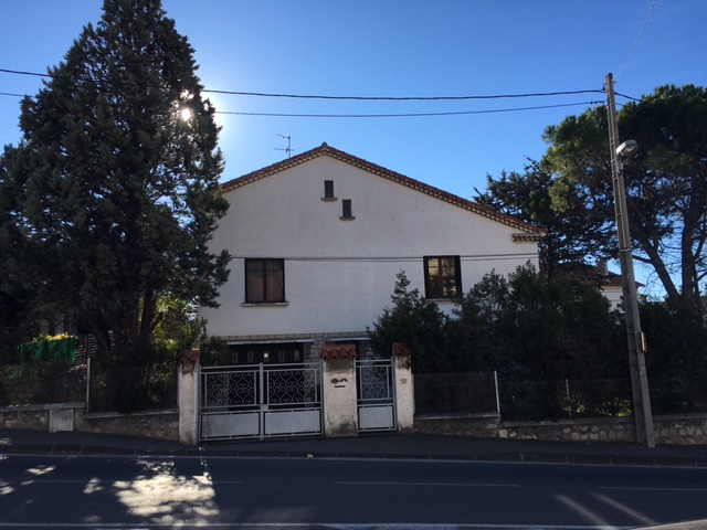 maison traditionnelle à proximité de Verduron