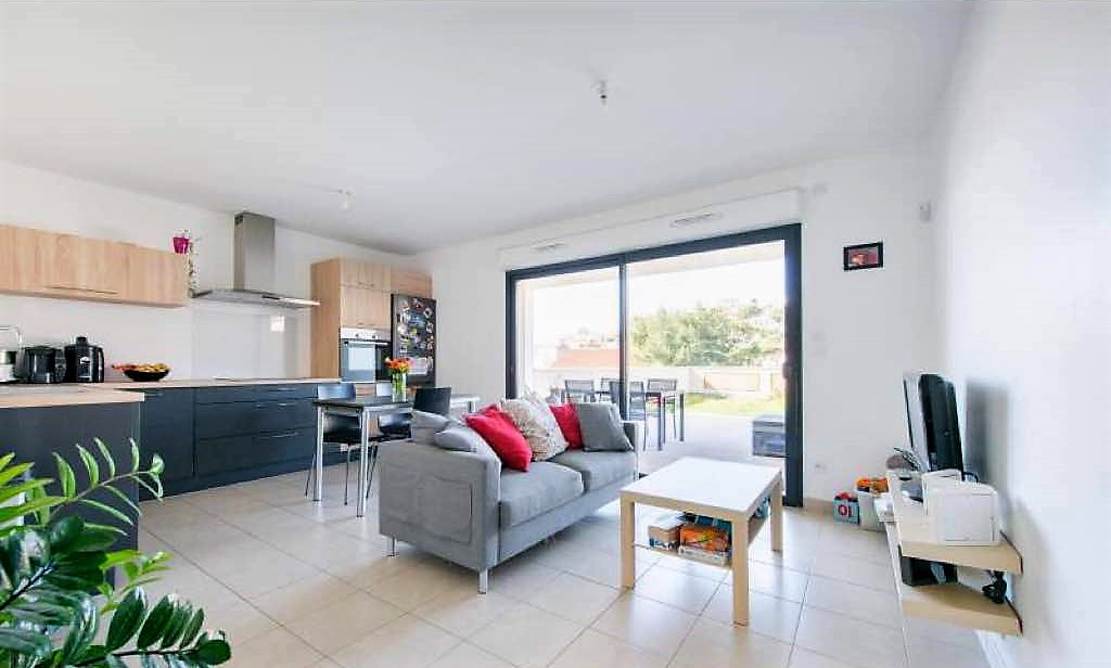 T3 MARSEILLE 16EME ESTAQUE Jardin. Terrasse. Garage double. Vue Mer.