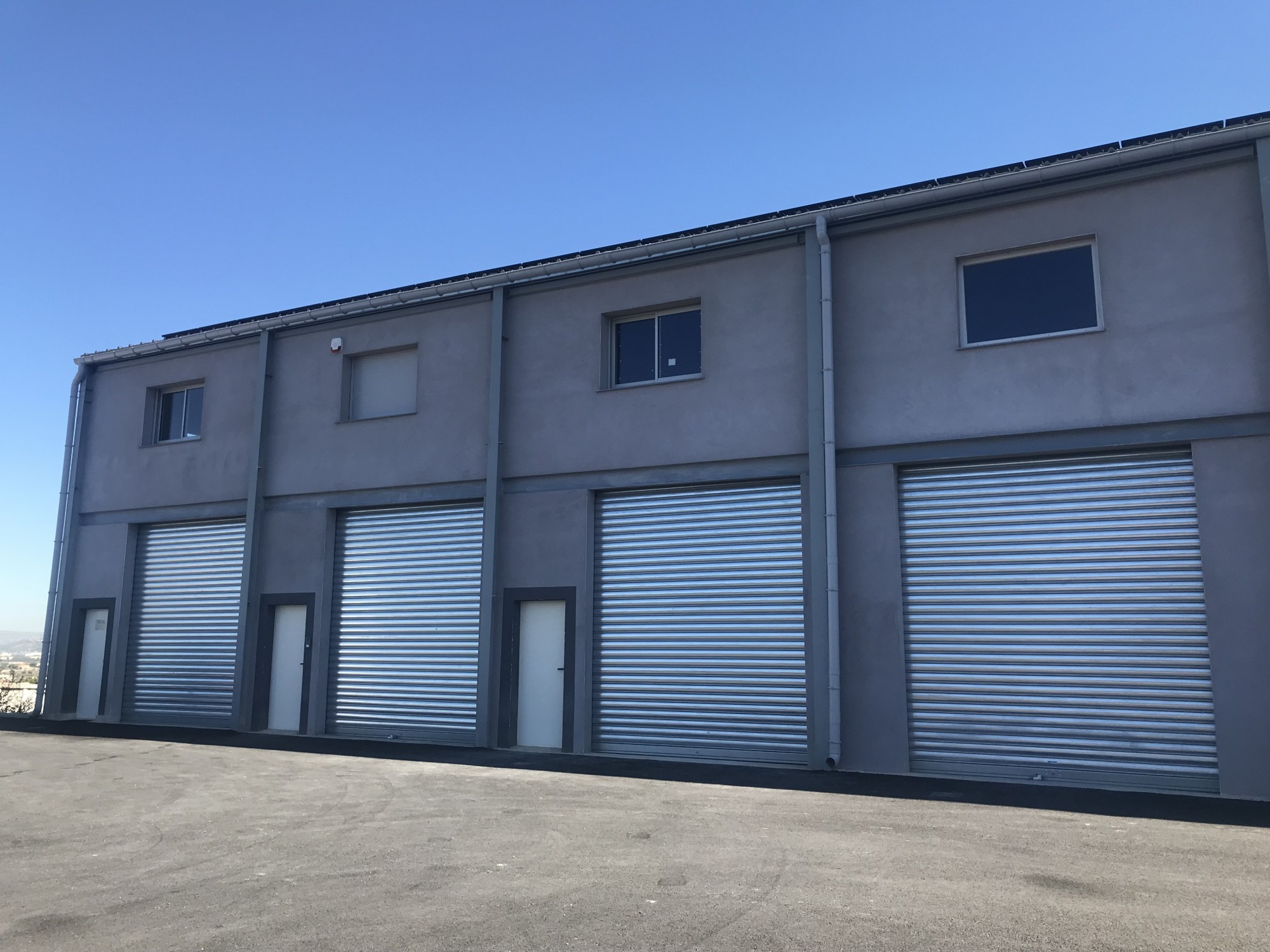 Location local d'activité T1 Le rove Les Pielettes  Espace stockage et bureaux neufs