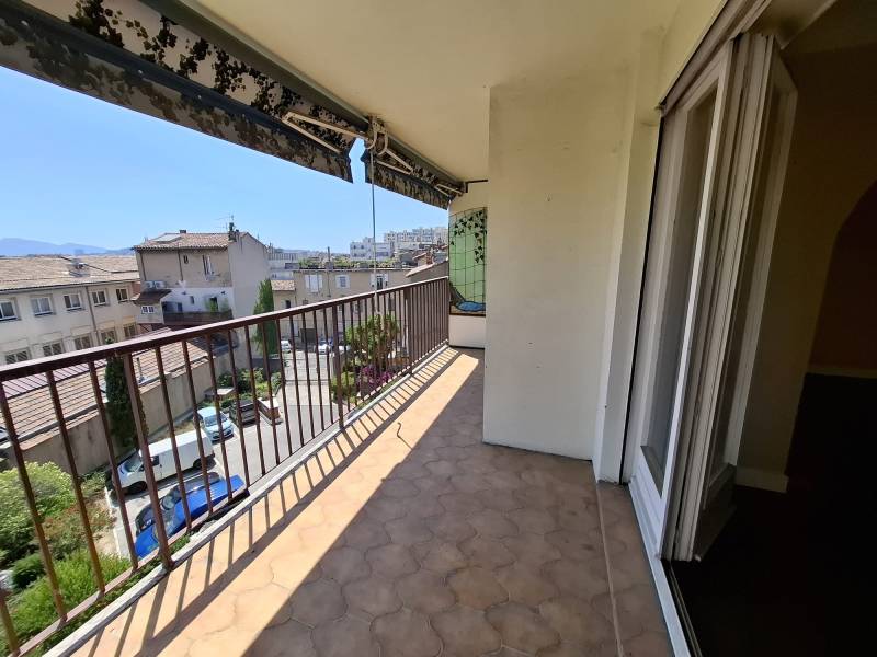 MARSEILLE 1er  LONGCHAMP/FLAMMARION. Bel appartement T3 avec terrasse garage et cave.