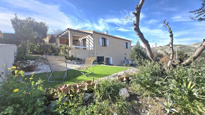 HAUTEURS DE L'ESTAQUE. MAISON DE TYPE 5 SUR SA BELLE PARCELLE DE TERRAIN.