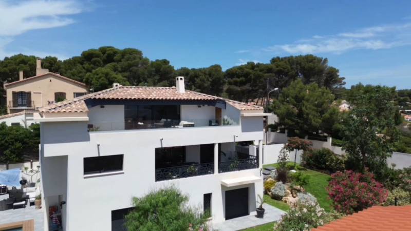 CARRY LE ROUET – VILLA CONTEMPORAINE DANS PARC PRIVÉ À 100 M DE LA MER