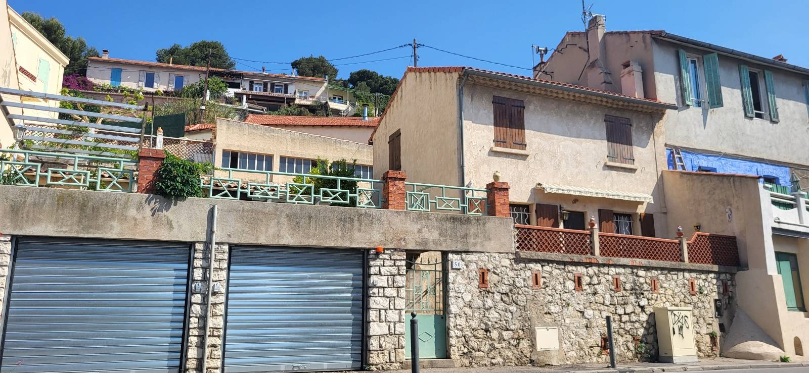 L ESTAQUE 16 EME  MAISON T4  DANS LE COEUR DU VILLAGE  AVEC JARDIN  ET GARAGE DOUBLE