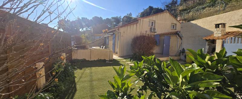 EXCLUSIVITE . L'ESTAQUE  . MAISON DE TYPE 4  DE 95 M2 SUR SA BELLE PARCELLE DE TERRAIN DE 855M2.