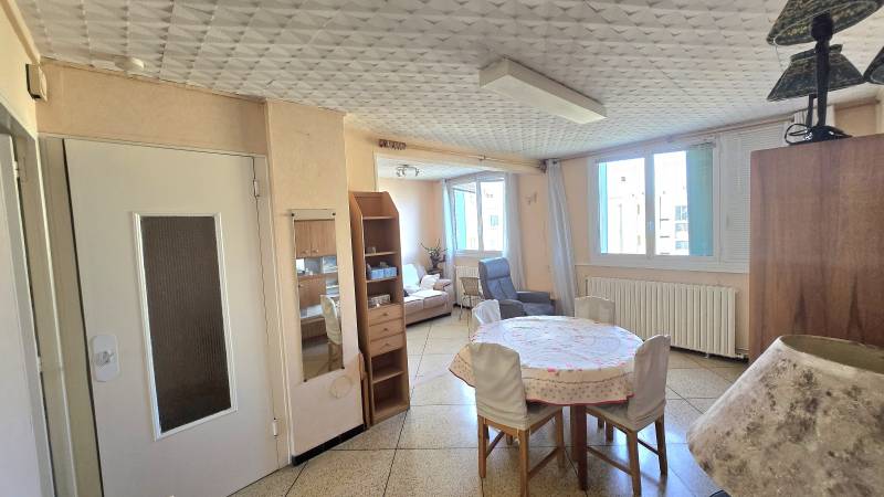 SAINT-LOUIS 15EME. Appartement de type 3 au sein d'une résidence calme.