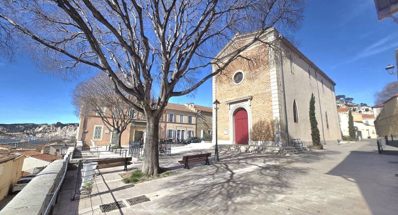 L'ESTAQUE . AU COEUR DU VILLAGE , MAISON DE TYPE 4 AVEC TERRASSE .