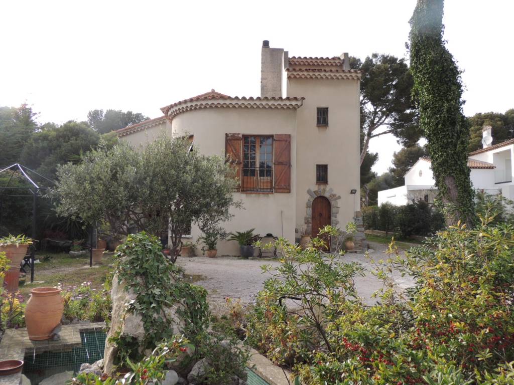 estimation prix au m2 CARRY LE ROUET VILLA TRADITIONNELLE T5 HORS LOTISSEMENT SUR TERRAIN PLAT DE 700 M²