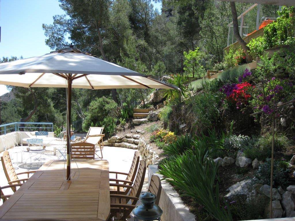 CALANQUE DE LA VESSE. VILLA DE TYPE 3  AVEC VUE SUR MER PISCINE ET GARAGE