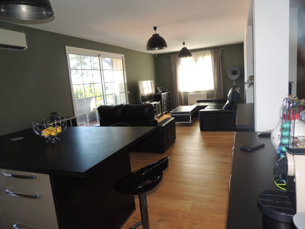 Centre Ville de Carry le Rouet . Magnifique appartement T5 de avec jardin, cave et dépendances