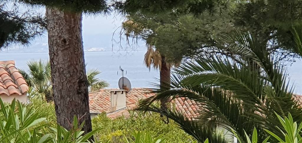 NOUVEAUTE. BELLE VILLA TRADITIONNELLE DE 200 M² HABITABLES SUR TERRAIN DE 900 M² ENVIRON  DANS LOTISSMENT SECURISE. estimation, prix au M2, expertise