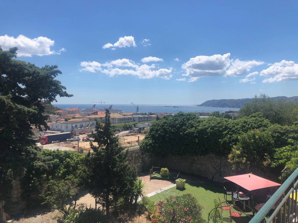 SAINT-HENRI Trés belle maison composée de trois appartement et d'un grand sous sol de 300 m²  sur une parcelle de terrain de 1600m² estimation, prix au M2, expertise