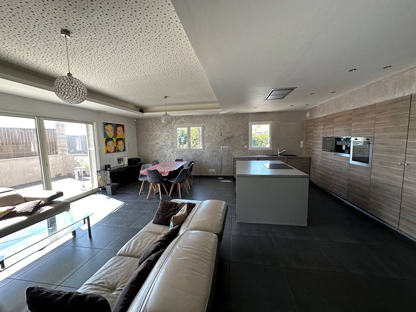 13015 / LITTORAL . Magnifique appartement de type 3 de 100 m² habitables environ, grande pièce à vivre, grande terrasse plein sud