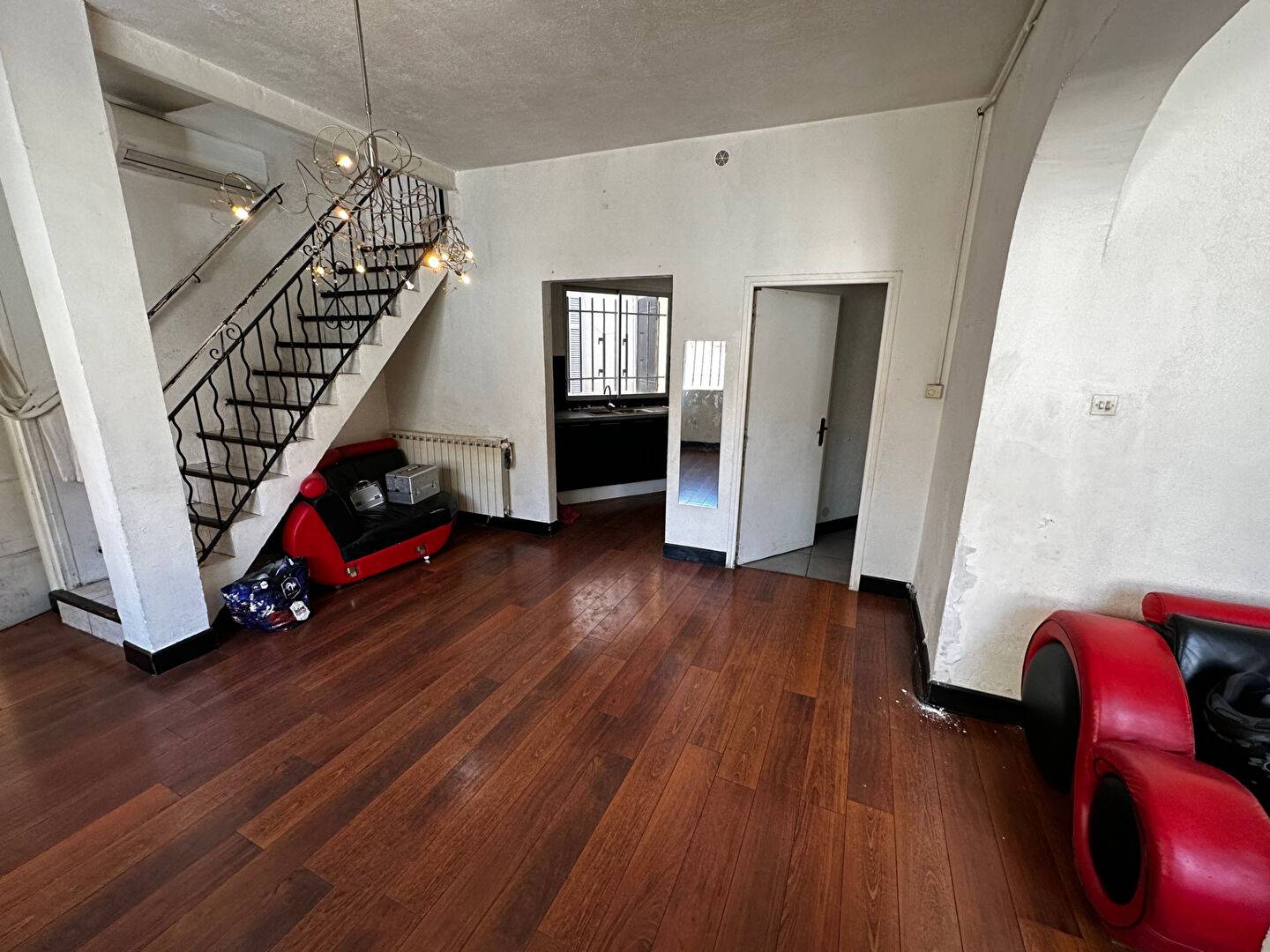 LA CALADE 15EME Maison de type 3 de 77m² habitables environ au calme dans une petite copropriété à faibles charges.