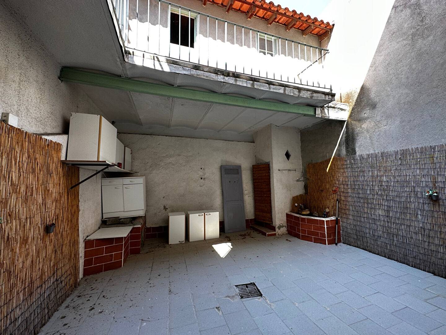 Port de L'Estaque Maison de 85 m² habitables composée de deux appartements avec grande cours balcons vue mer et dépendances