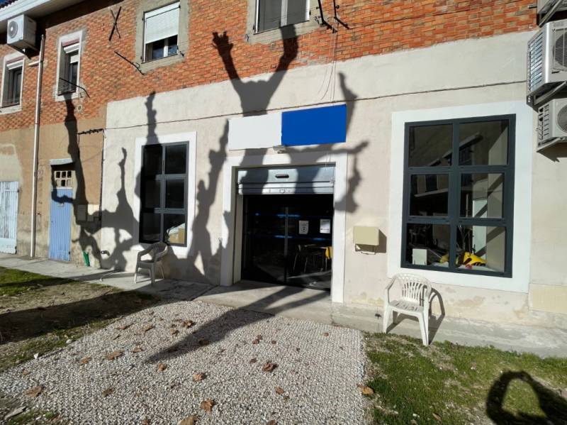 ESTAQUE 16EME. TRES BEAU LOCAL D'ACTIVITES RENOVE DE 119 M².