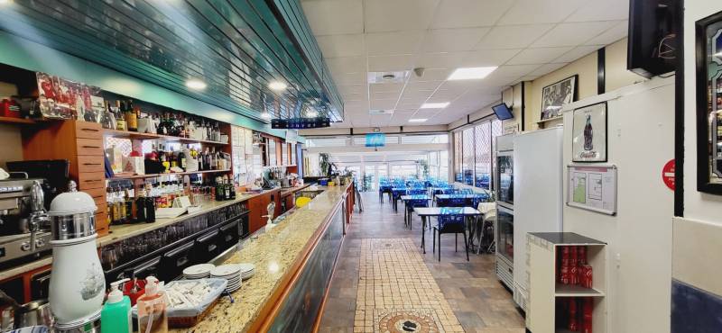 A VENDRE FONDS DE COMMERCE RESTAURANT PIZZERIA GLACIER  LICENCE IV EMPLACEMENT N°1