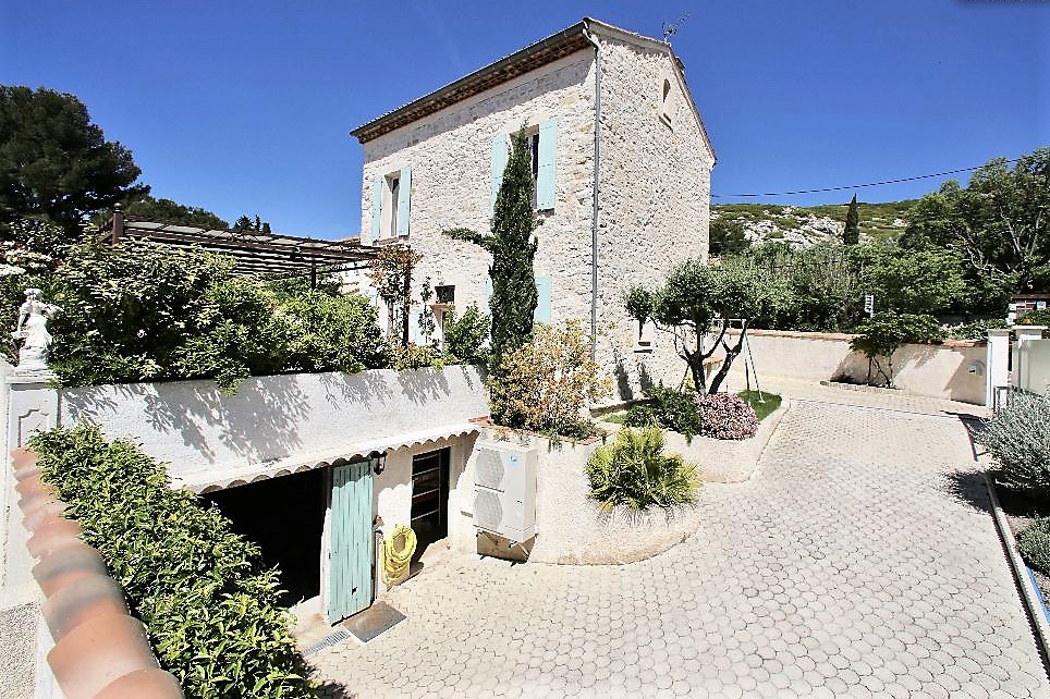 Maison de maître de type 6 de 140 m² avec garage, terrasse et piscine T5 13740 village estimation, prix au M2, expertise