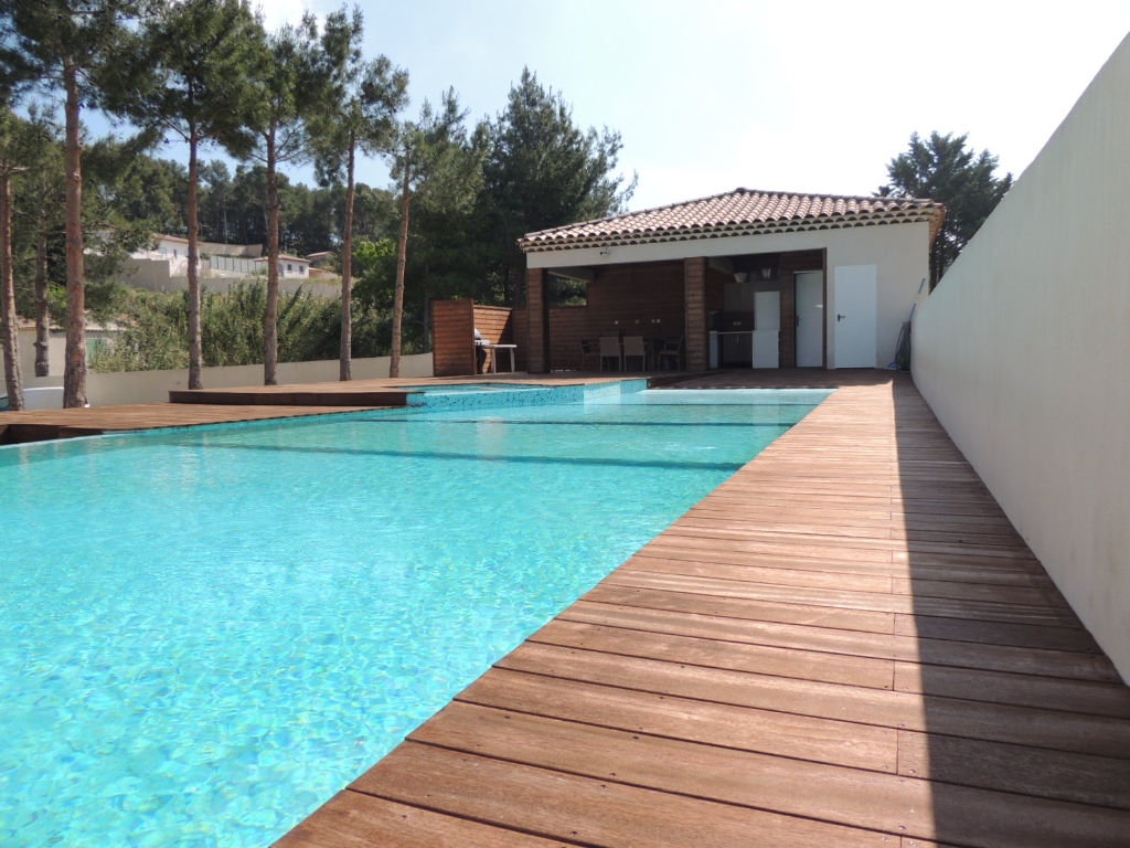 piscine à débordement