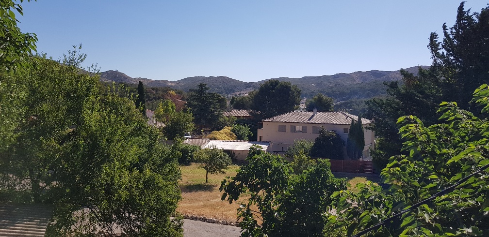 Au ROVE, maison de type 3 avec dépendances, jardin attenant et terrasse au calme proche collines T3 le rove les heritages. estimation, prix au M2, expertise