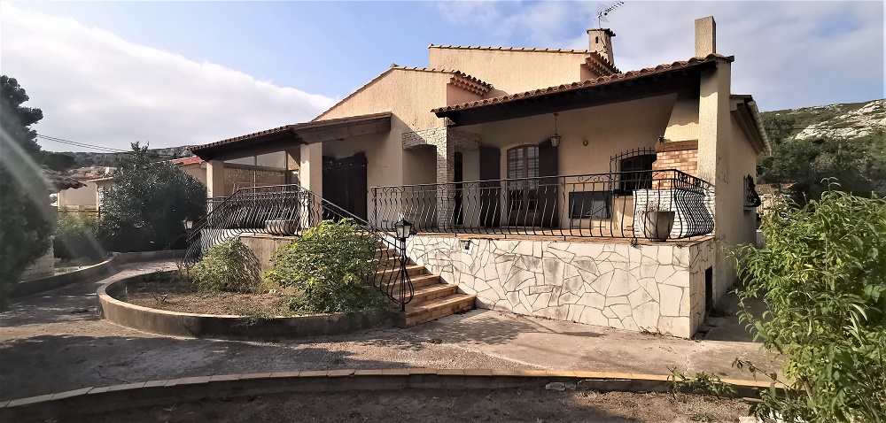 Villa T4 avec garage et cave sur 649 m² de terrain T4 LE ROVE. estimation, prix au M2, expertise