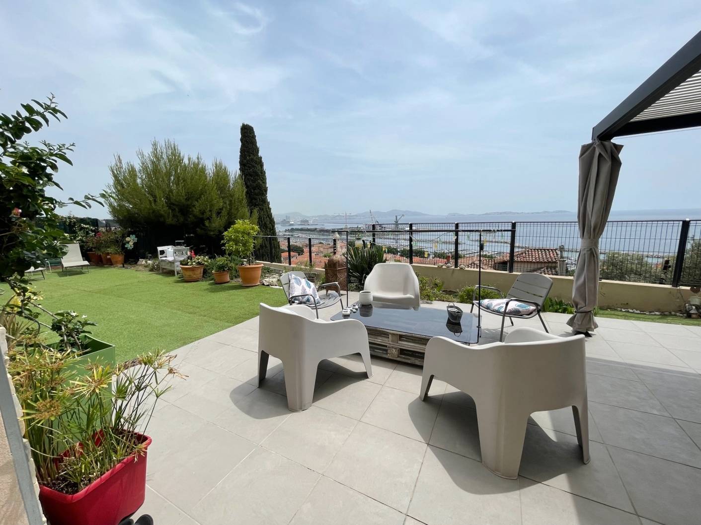 L'ESTAQUE 16EME. Magnifique appartement standing T4 de 115 m² avec jardin Terrasse vue mer et garage double