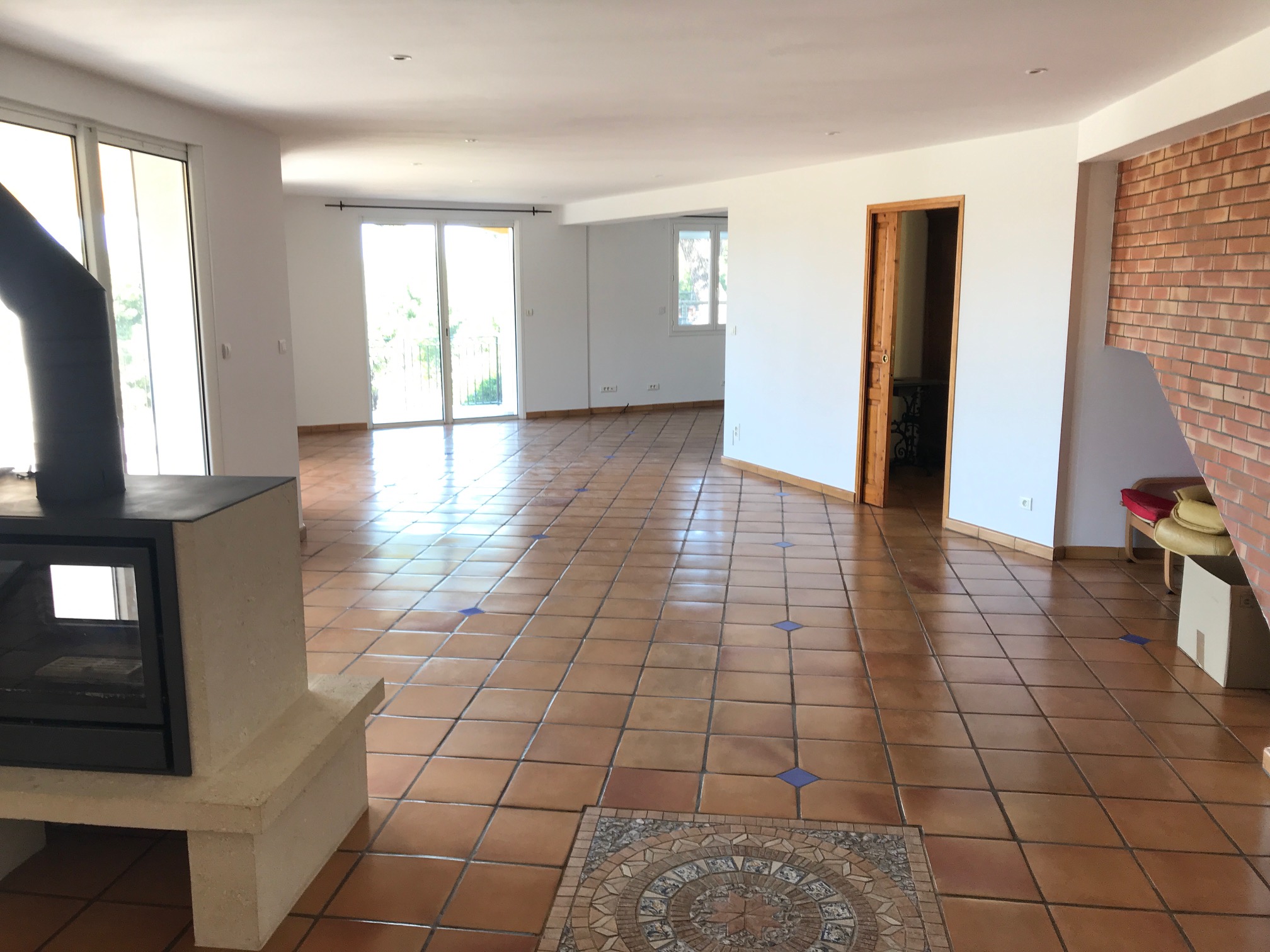 ENSUES LA REDONNE DUPLEX AVEC VUE SUR MER T5/6 A LOUER avec terrasses. Jardin. Parkings