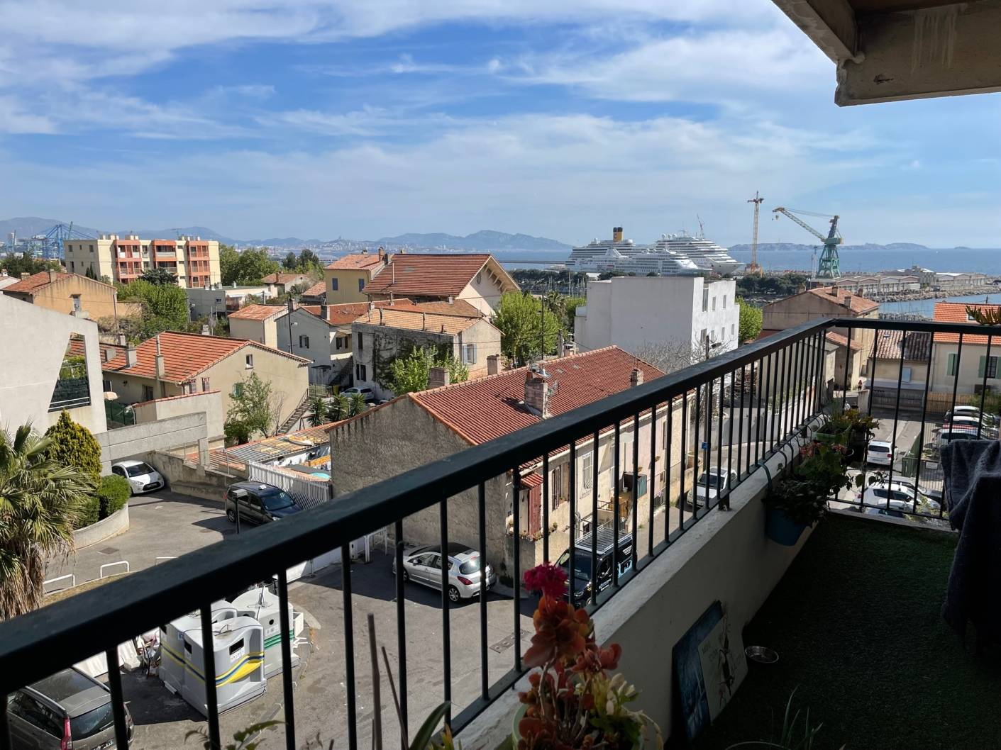 L'ESTAQUE 16EME. Appartement T3 balcon Vue mer Parking