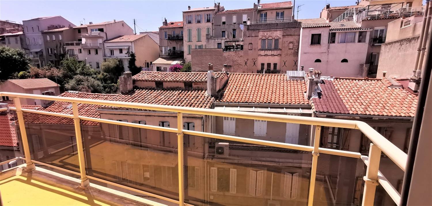 Marseille 7ème, Appartement de type 3 dernier étage avec cave et balcon