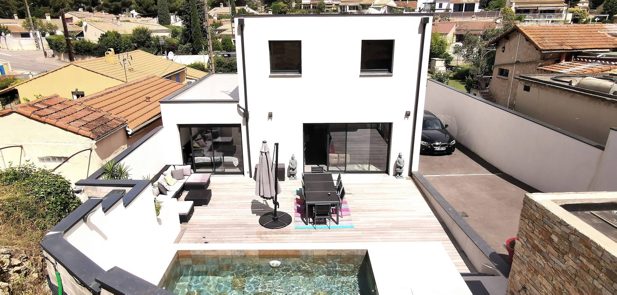 LE ROVE! Superbe villa contemporaine récente de 140m²  T5 sur 583 m² de terrain avec terrasses, garage et piscine. estimation, prix au M2, expertise