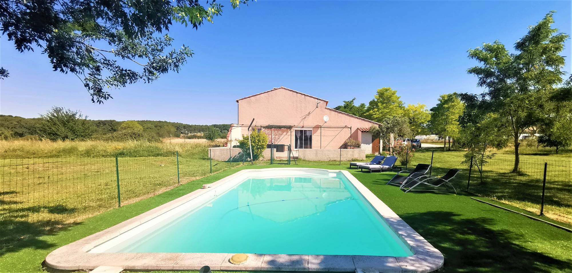 estimation prix au m2 Pays d'Aix, maison de 145 m²  T8 sur 1,8 Ha de terrain avec dépendances et piscine