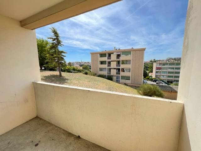 MARSEILLE 15EME. LES BORELS. Appartement à louer T3 avec Balcons et cave