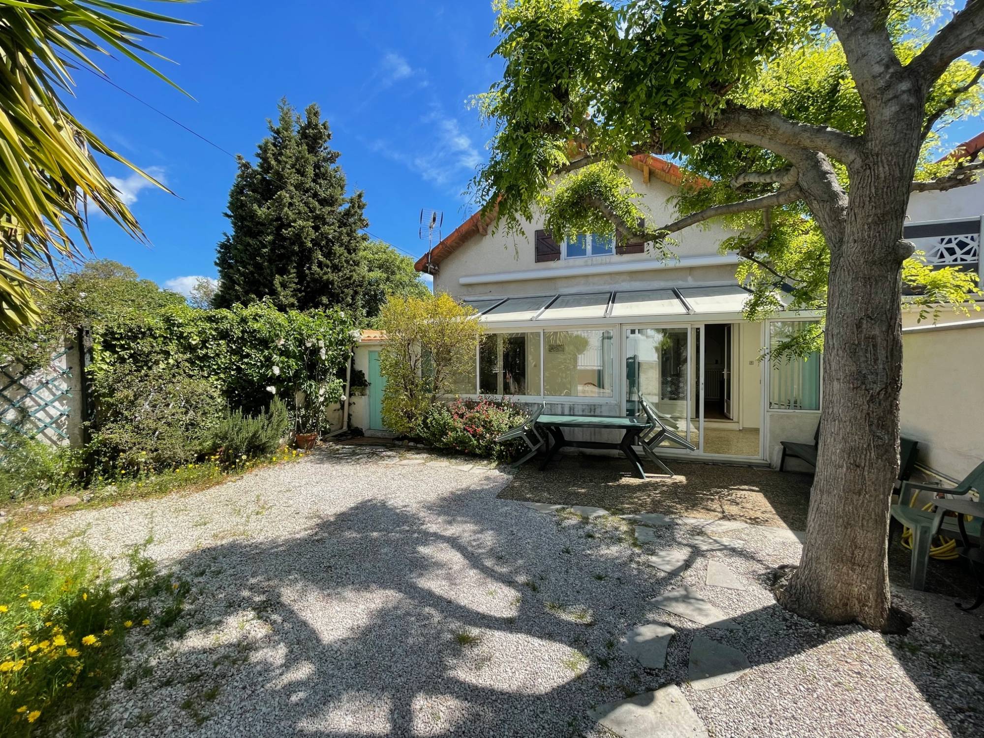 MOUREPIANE 16EME. Maison T4 avec jardin, véranda. Grand sous-sol. Secteur recherché. estimation, prix au M2, expertise