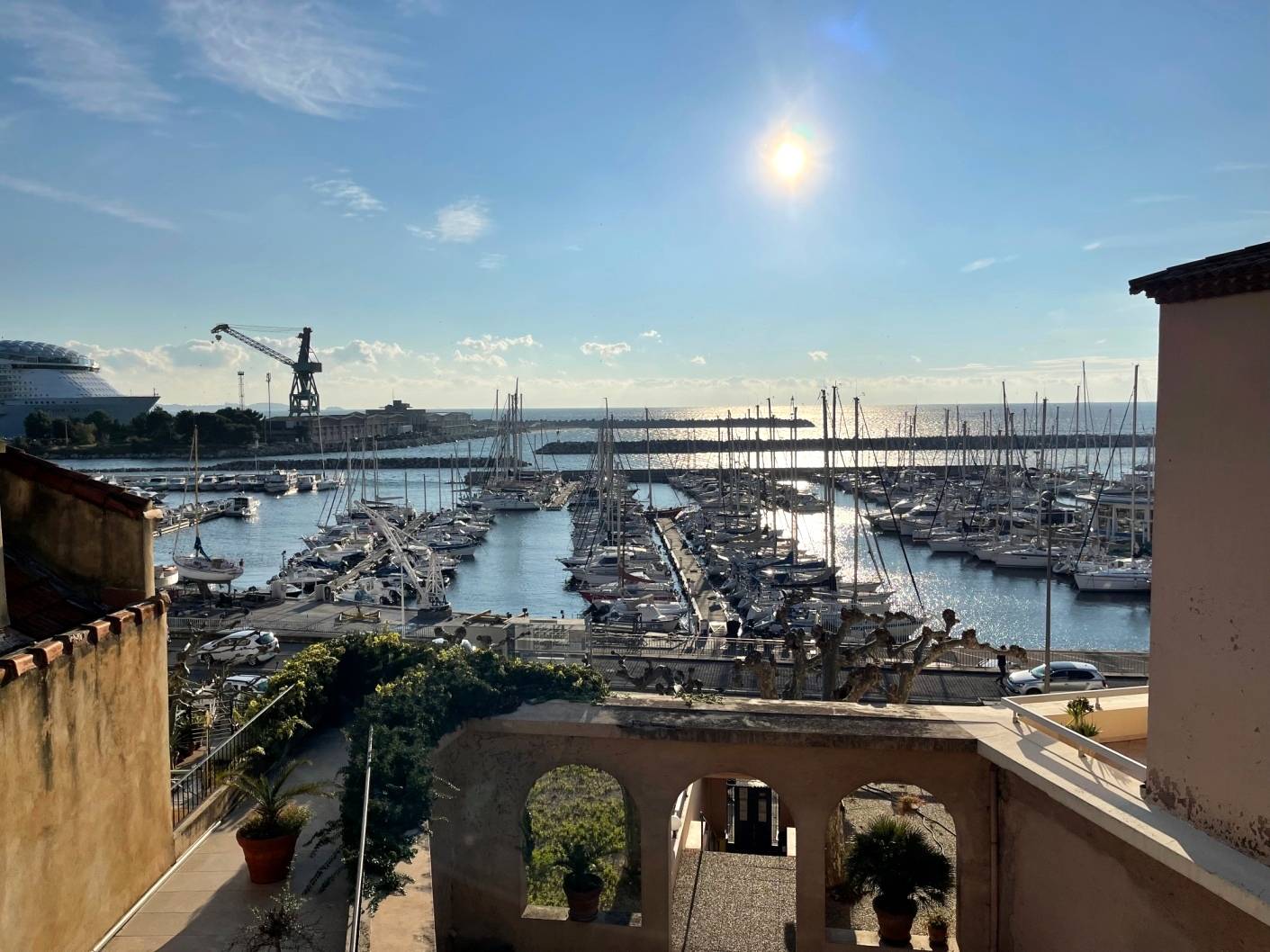 L'ESTAQUE PLAGE. SUR LE PORT DE PLAISANCE. LOCATION VILLA T5 + STUDIO. JARDIN. TERRASSE. PARKINGS