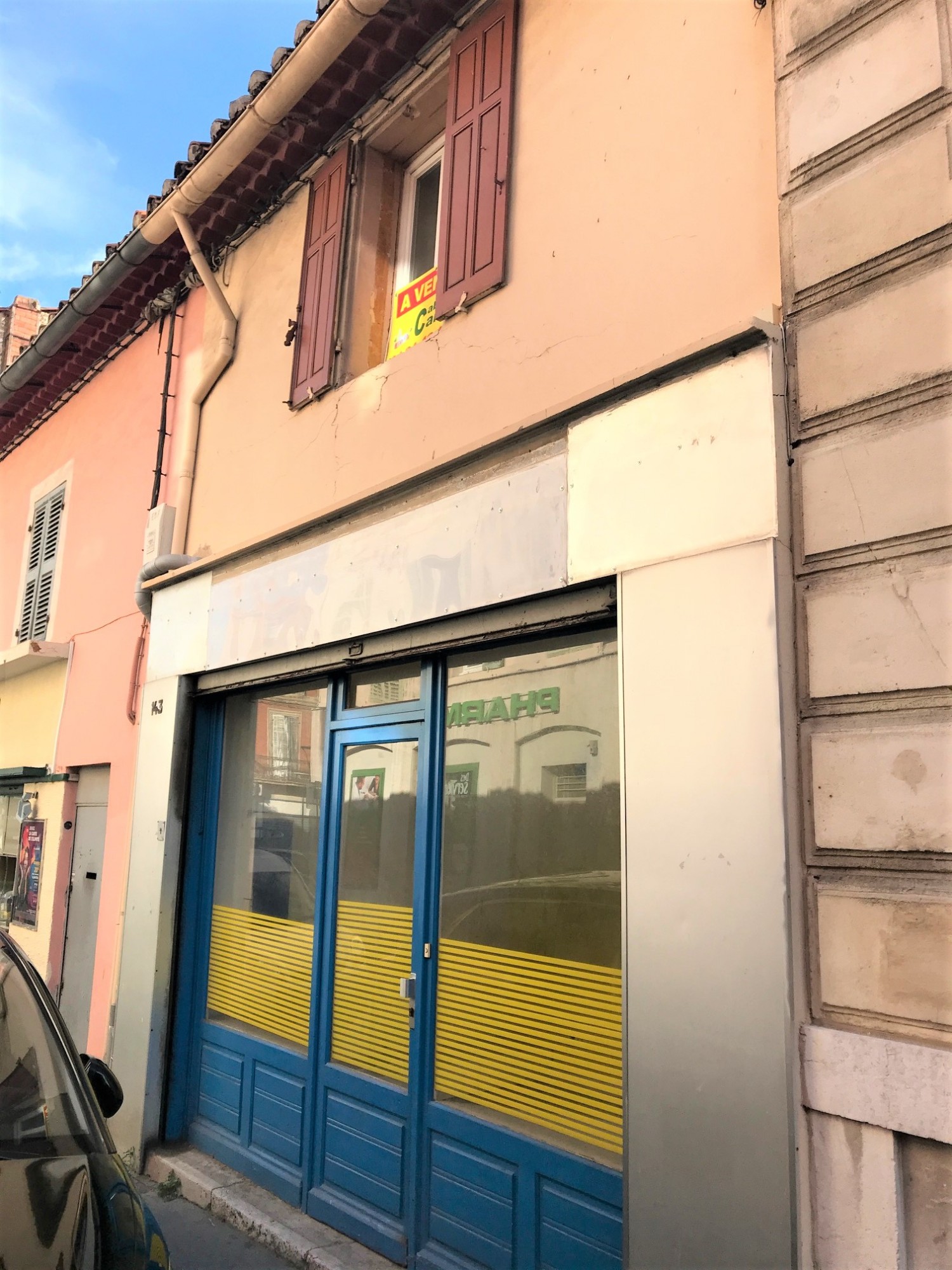 local grande vitrine