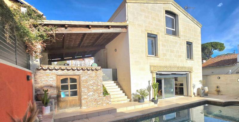 vue extérieure de la villa 