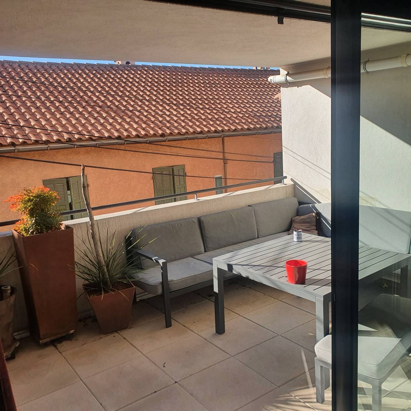 CARRY LE ROUET CENTRE MAGNIFIQUE APPARTEMENT T3 TERRASSE & DEPENDANCES