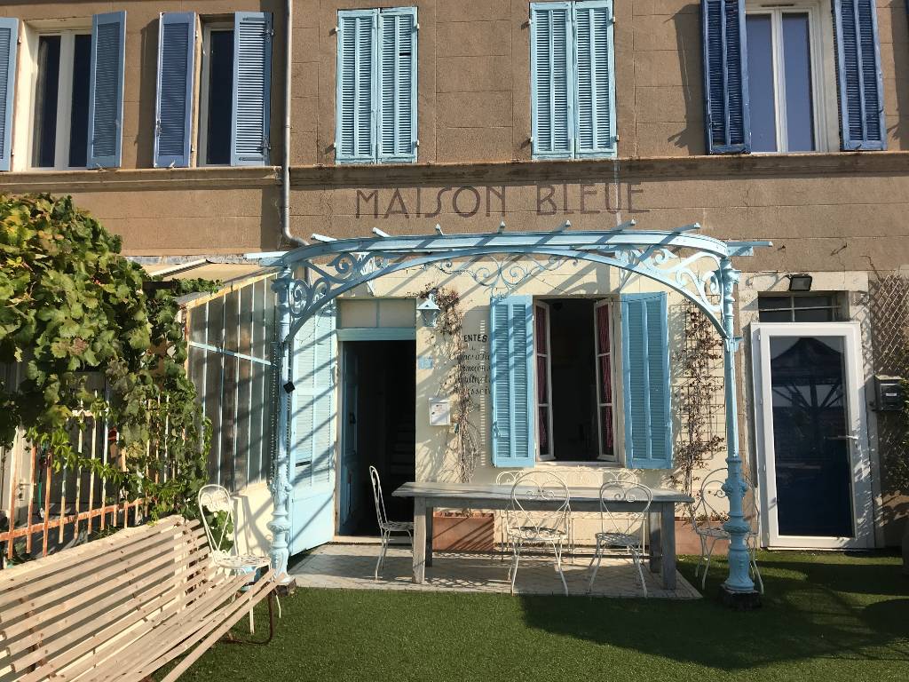 ESTAQUE VILLAGE. Maison de village T2 avec terrasse et vue mer