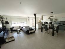 EXCLUSIVITE. / HAUTEURS 16° arrond. Belle maison contemporaine avec beau jardin et piscine