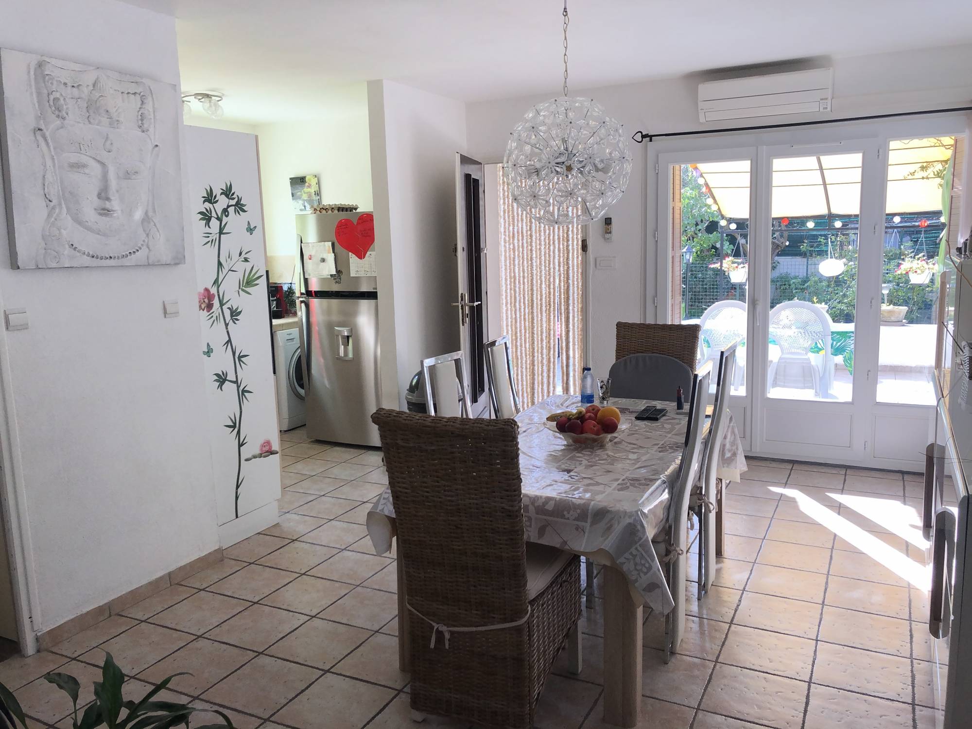 Très Bel Appartement T3 de 50m² env avec Grande Terrasse, Jardinet et Garage.