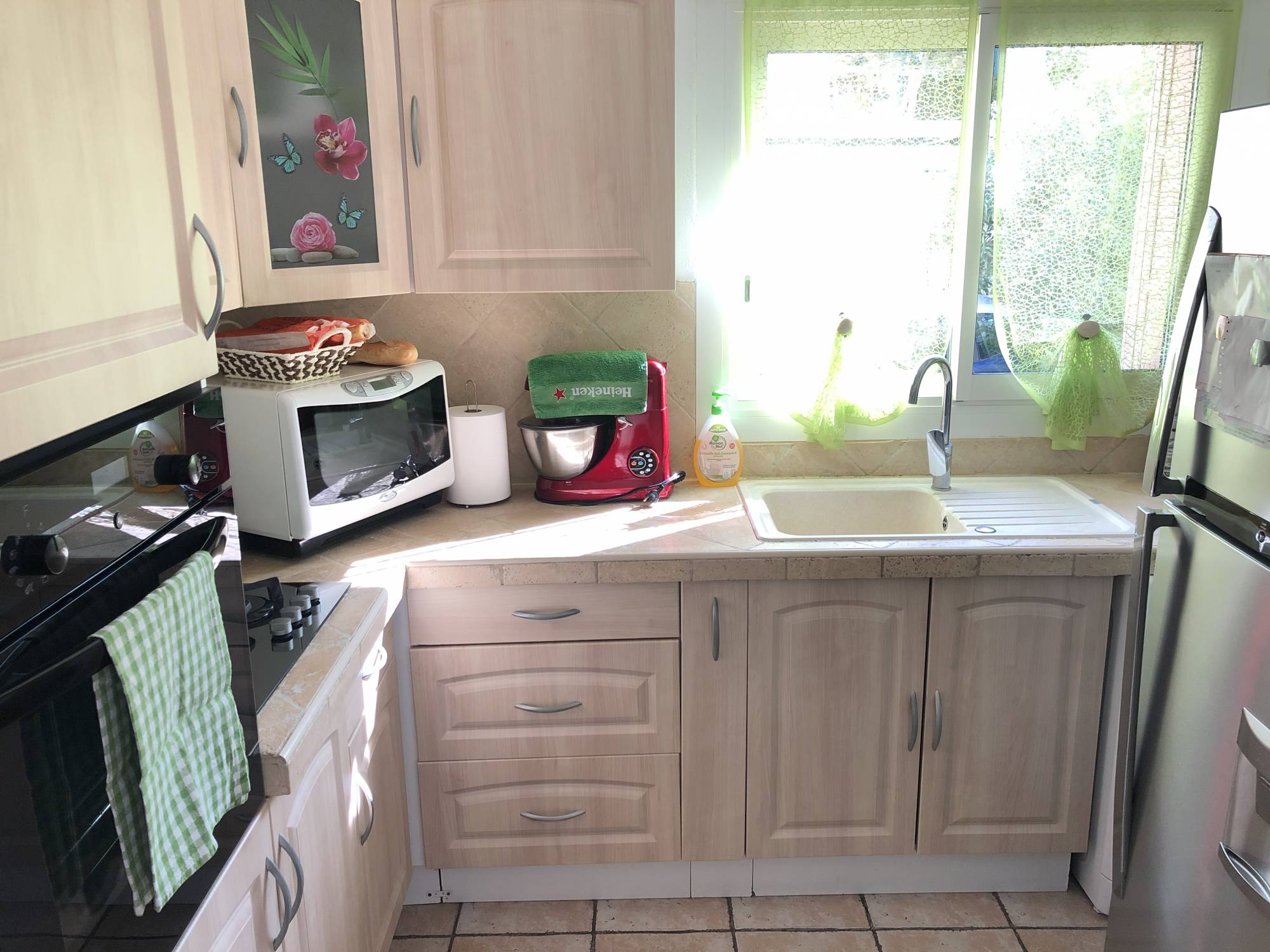 Très Bel Appartement T3 de 50m² env avec Grande Terrasse, Jardinet et Garage.