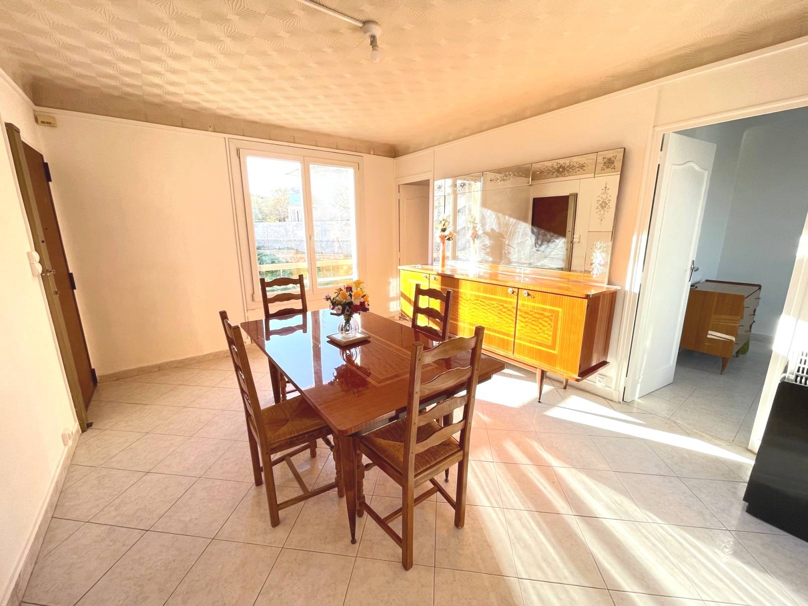 SAINT-LOUIS 15EME. Appartement T3 rénové avec loggia et cave