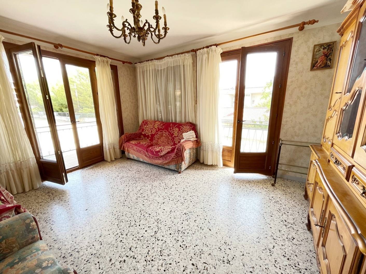 L'ESTAQUE 16EME. Appartement T4 en RDC dans résidence fermée avec terrasse. Cave. Garage.