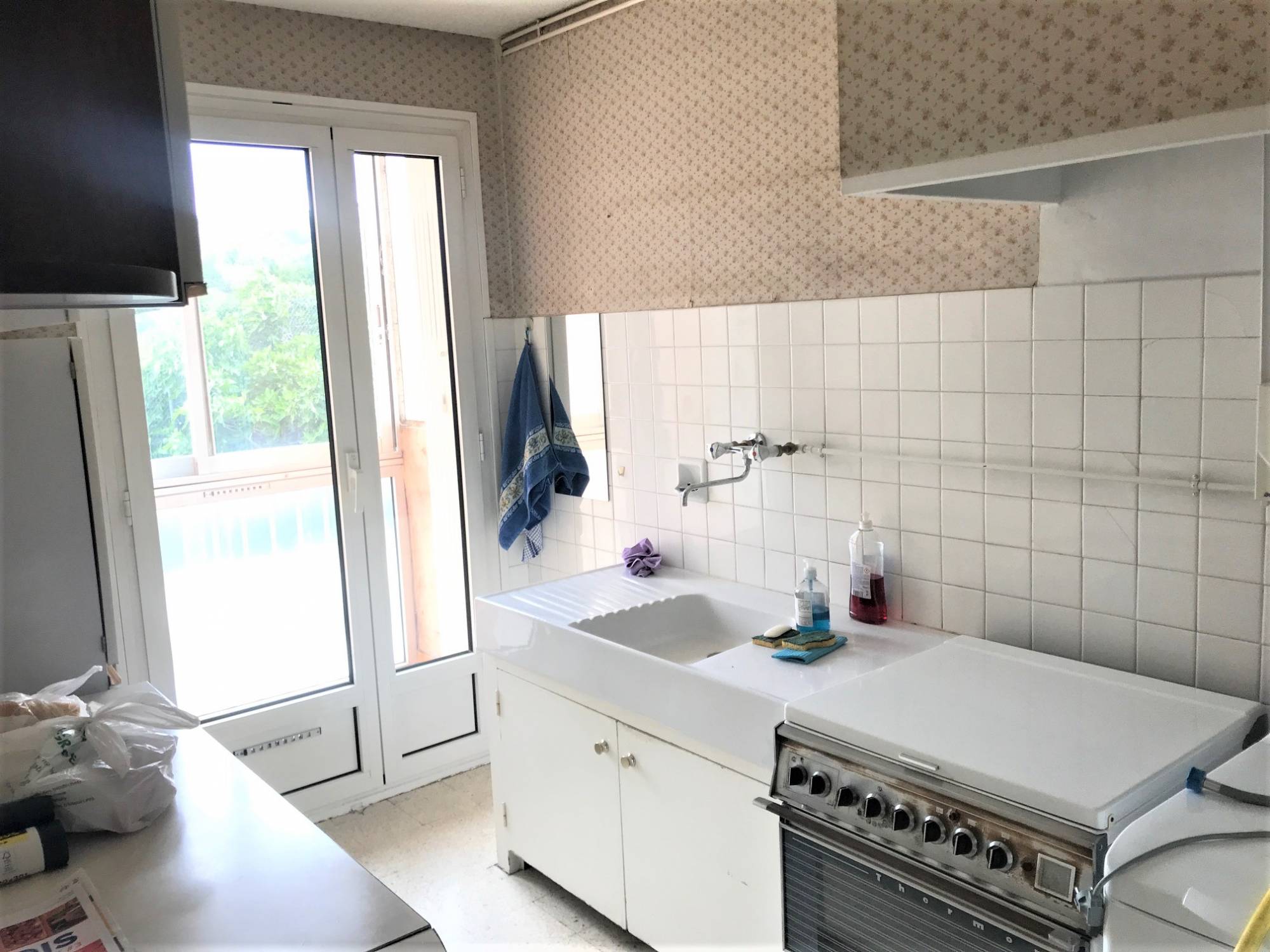 SAINT-HENRI 16EME. Appartement T3 avec balcon, cave et GARAGE