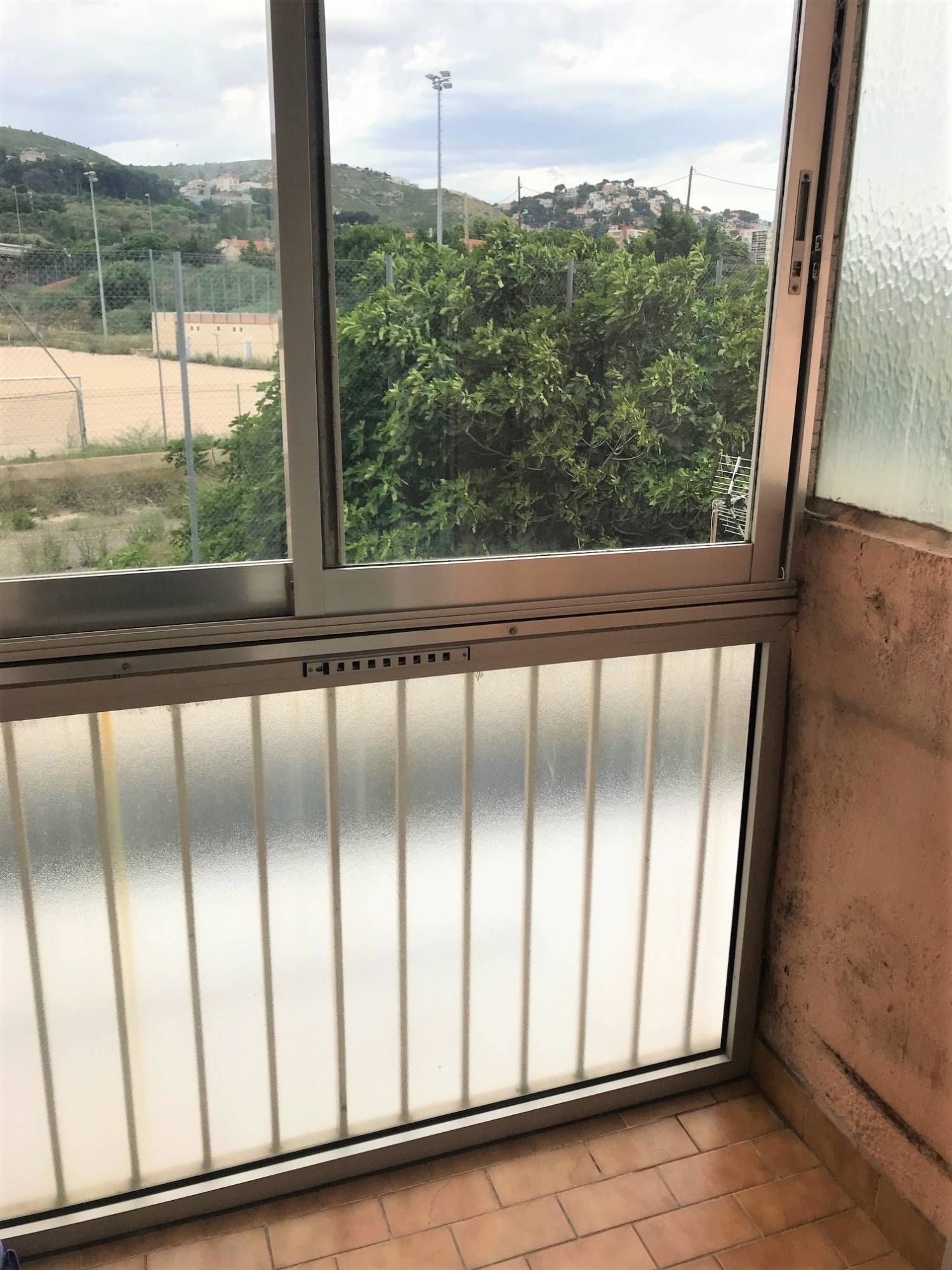 SAINT-HENRI 16EME. Appartement T3 avec balcon, cave et GARAGE