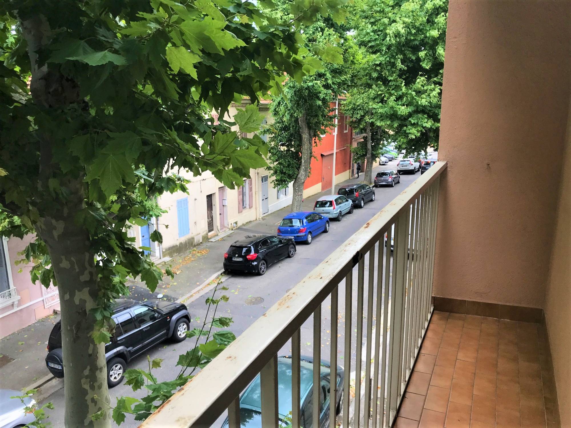 SAINT-HENRI 16EME. Appartement T3 avec balcon, cave et GARAGE