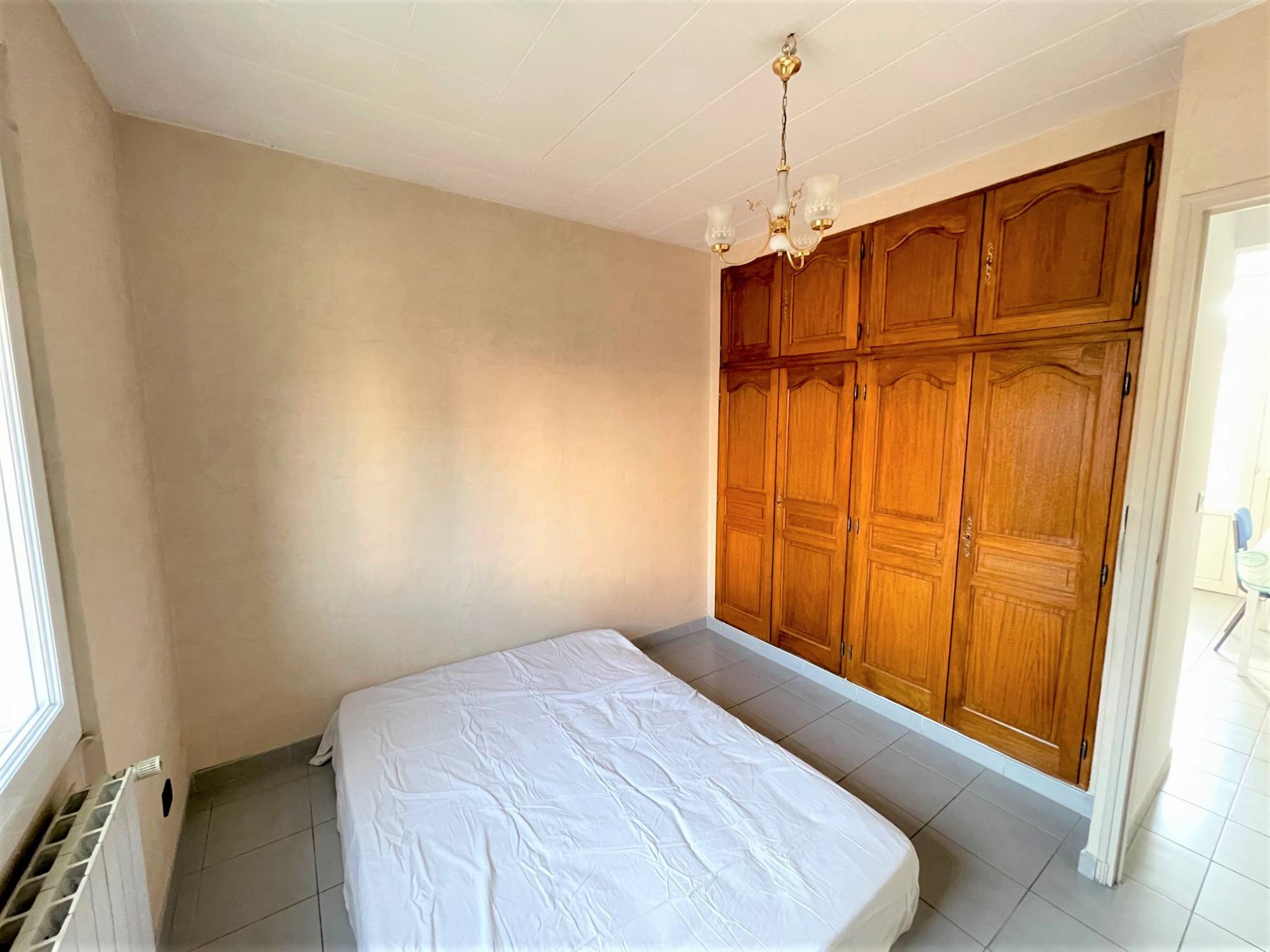 SAINT-ANDRE 16EME. Appartement T3 en RDC avec terrasse et cave