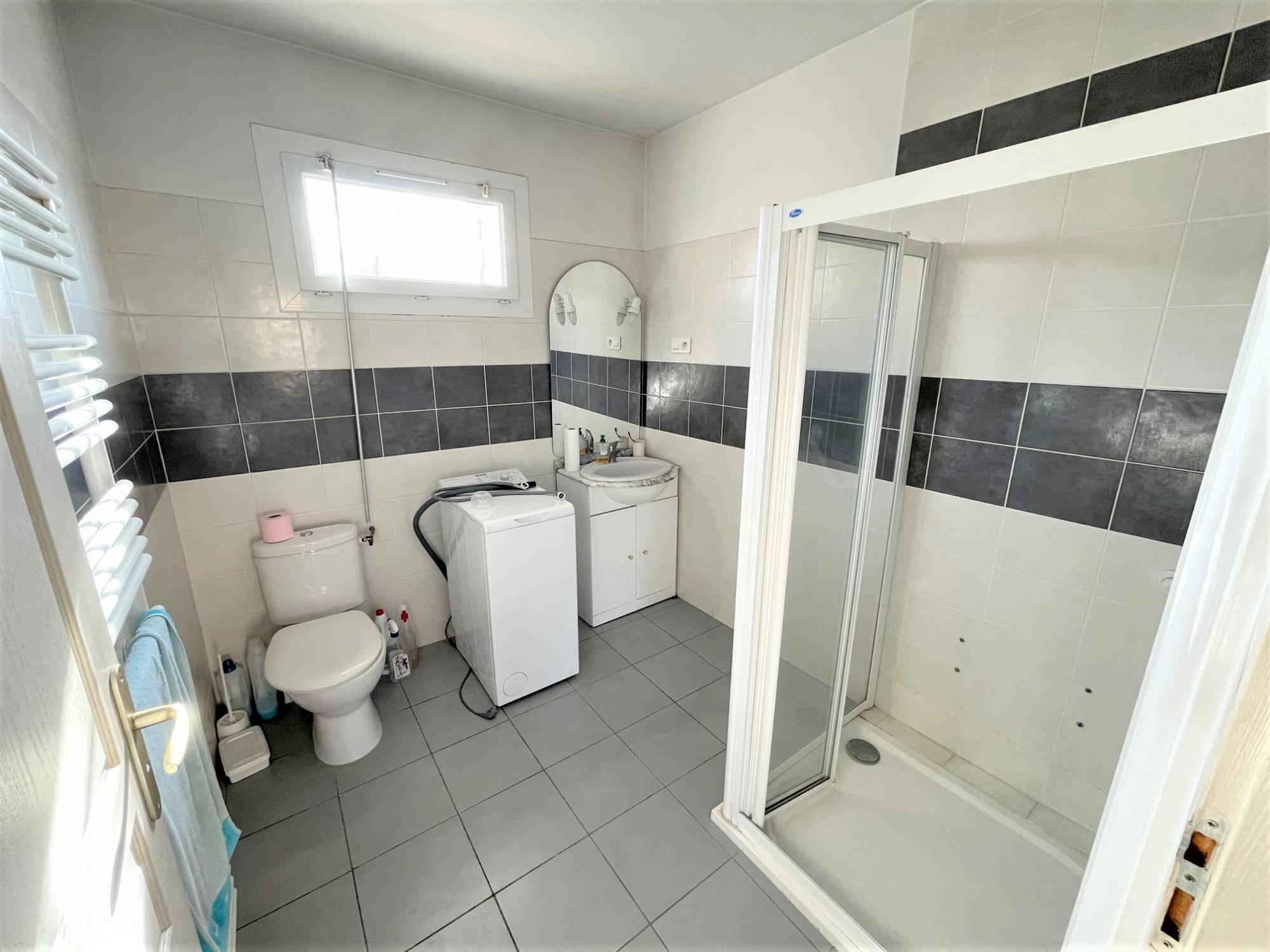 SAINT-ANDRE 16EME. Appartement T3 en RDC avec terrasse et cave