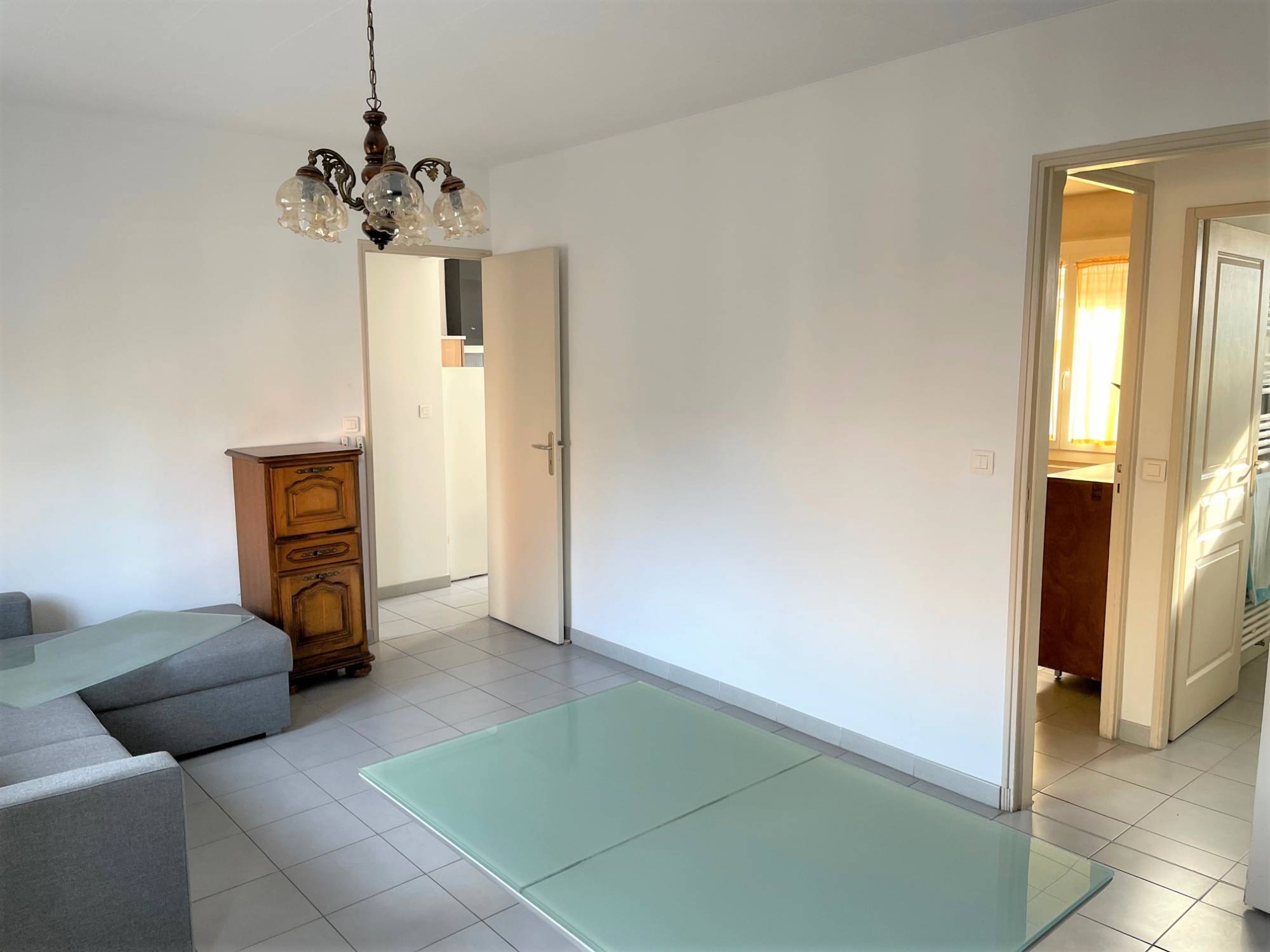 SAINT-ANDRE 16EME. Appartement T3 en RDC avec terrasse et cave